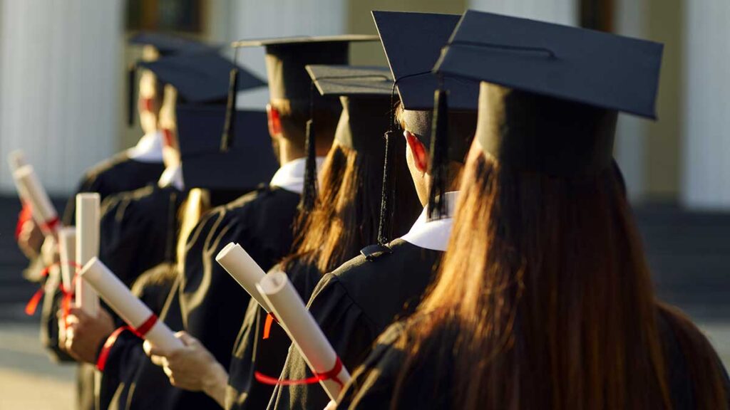 10 nowojorczykow wygralo stypendia na studia w suny lub cuny do wygrania jest jeszcze 20 stypendiow kat