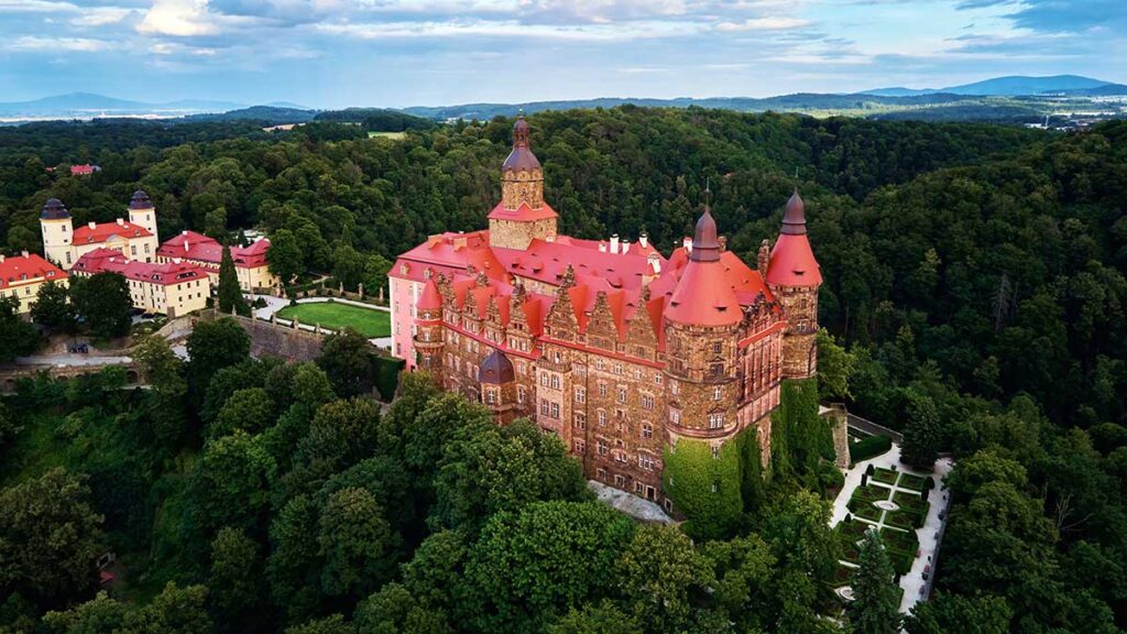 A world that slowly fades the last baroness born on castle ksiaz died at the age of 92 kat