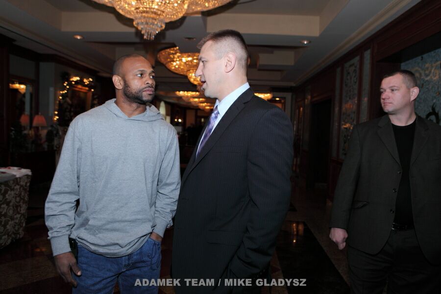 Adamek wyrozniony statuetka ring 8 kat 15