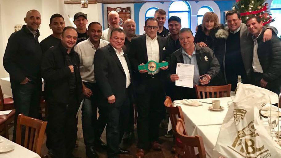 Amatorski turniej bokserski z polskim piesciarzem na przedmiesciach chicago kat 48