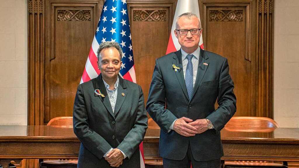 Ambasador rp marek magierowski spotkal sie z burmistrzem chicago lori lightfoot kat