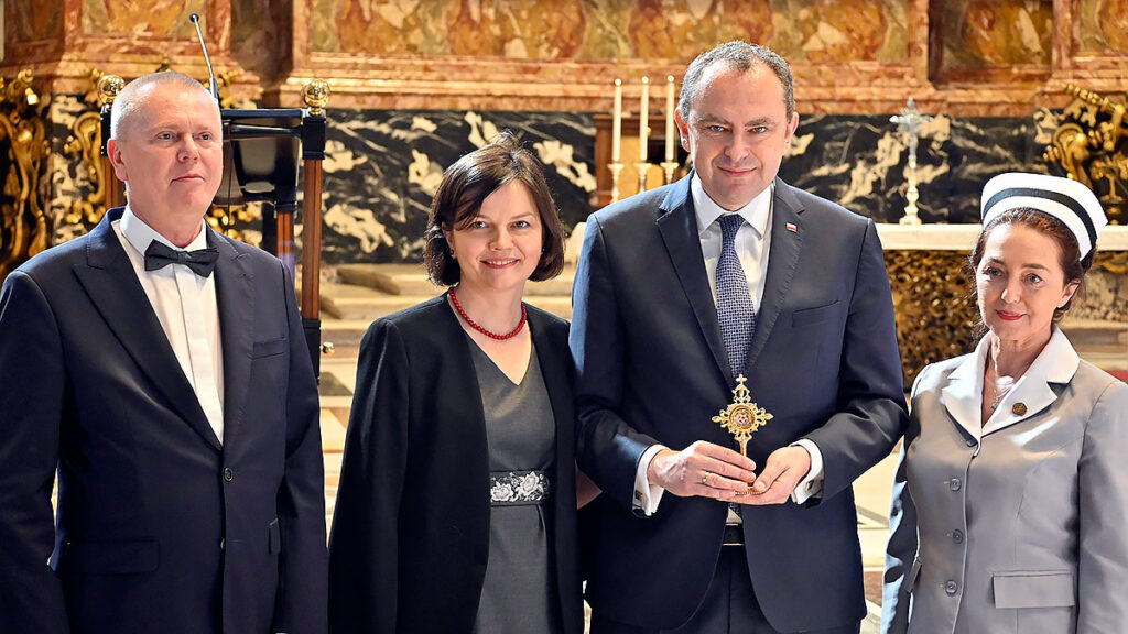 Ambasador rp przy stolicy apostolskiej otrzymal relikwie bl hanny chrzanowskiej kat