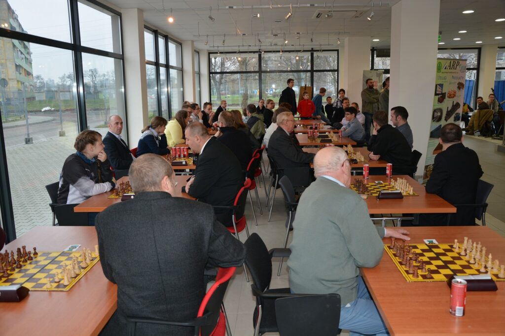 Arcymistrzowski turniej szachowy o puchar arp kat 48