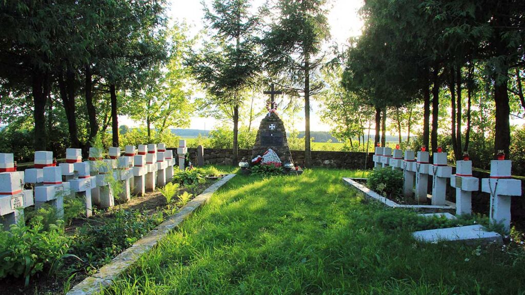 Barbarzynskie zniszczenie cmentarza zolnierzy armii krajowej w surkontach na bialorusi kat