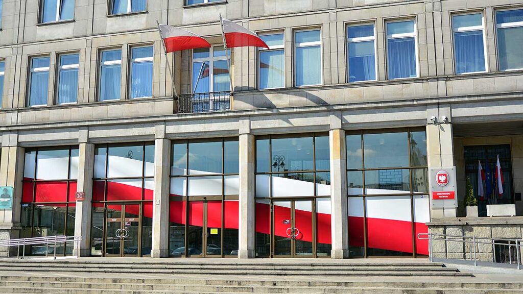 Bezrobocie w polsce ciagle spada kat