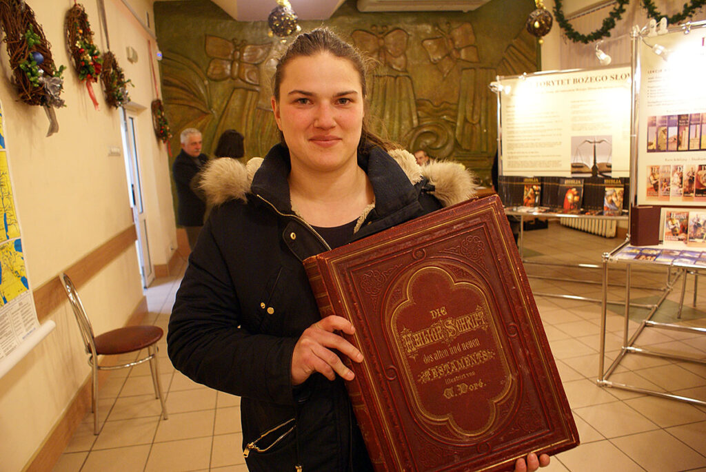 Biblia najpiekniejsza ksiega najstarsze dzielo literackie swiata kat 13