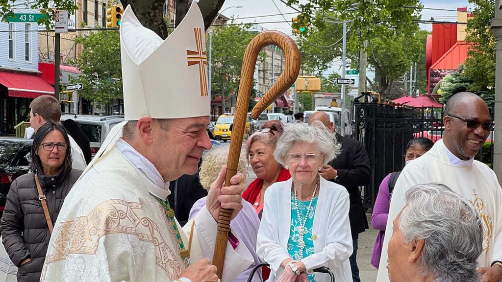 Bishop robert brennan reconsecrates catholic church desecrated earlier this week in astoria kat