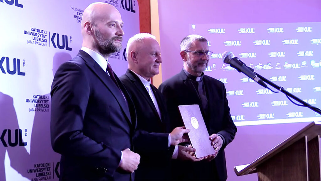 Biuro studium kul dla polonii rozpoczelo dzialalnosc w paryzu kat