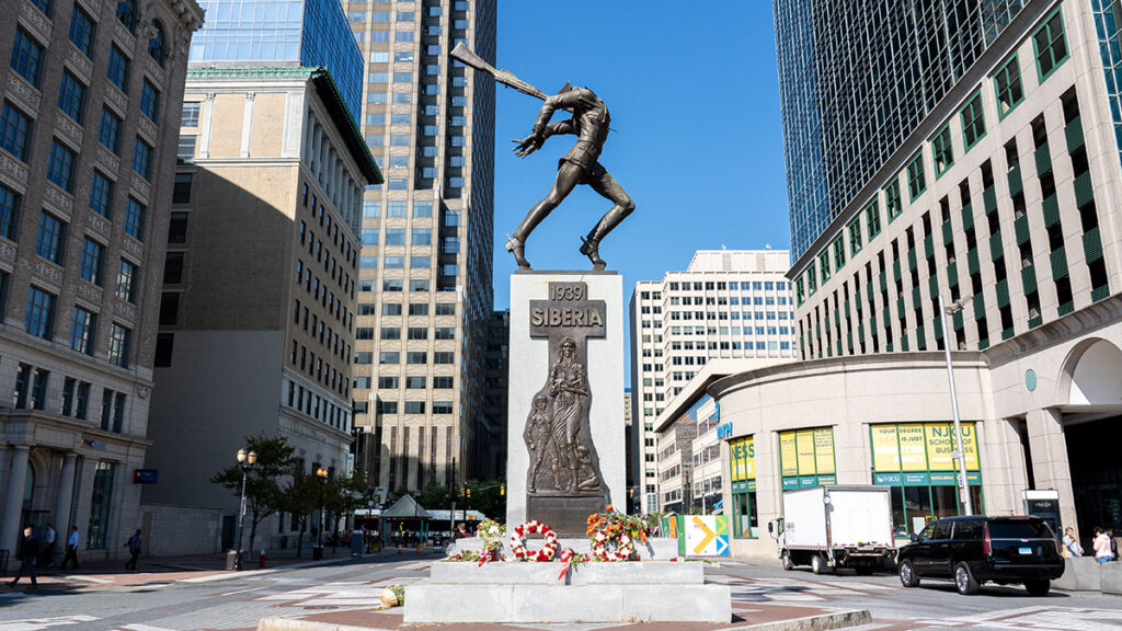 Bohaterski polski sierpien video z uroczystosci pod pomnikiem katynskim w jersey city kat