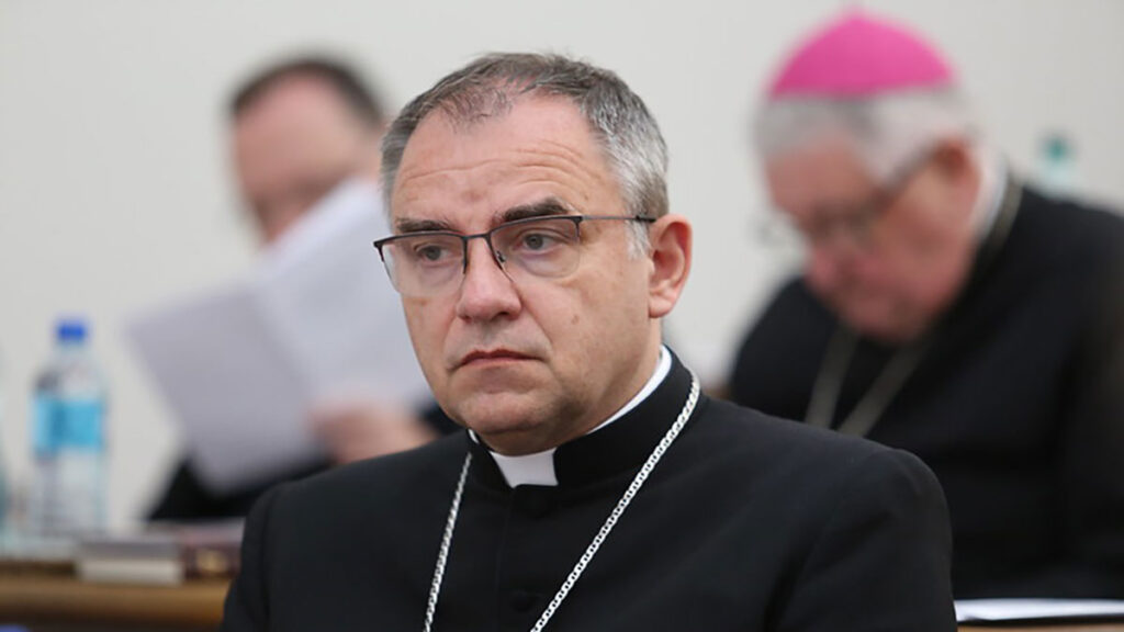 Bp chrzaszcz z calego serca pozdrawiam i blogoslawie cala polonie kat