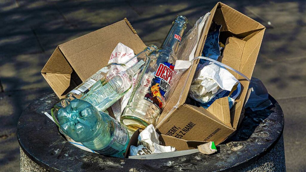 Brak kaucji na jednorazowe opakowania szklane szkodzi srodowisku i gospodarce polskiej kat