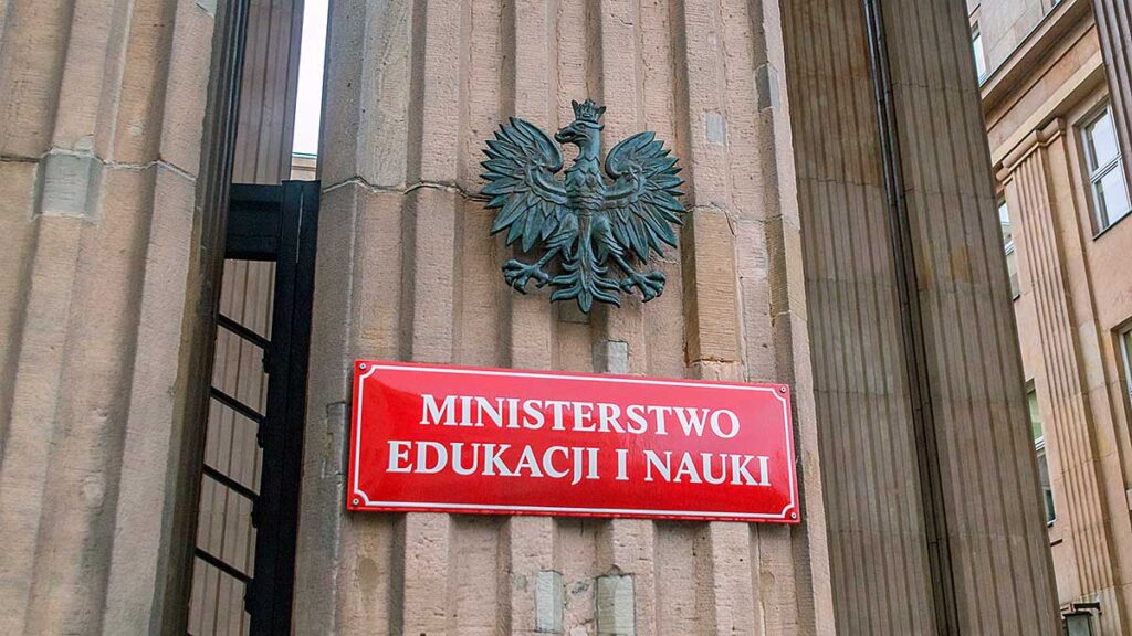 Brakuje pieniedzy na edukacje w polsce kat