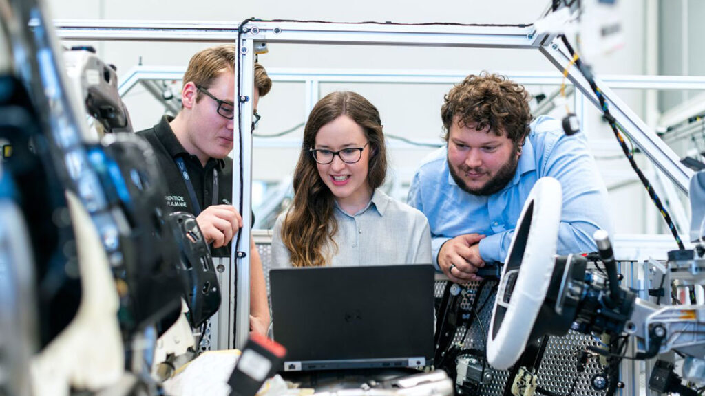 Branza e mobility przebija nawet it w polsce do konca 2022 nawet 10000 nowych miejsc pracy kat