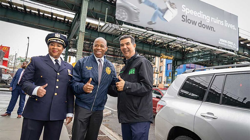 Burmistrz adams rozpoczyna kampanie walczaca z przemoca w ruchu drogowym przekraczanie predkosci rujnuje zycie zwolnij kat