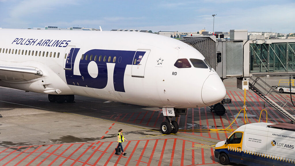 Choose the perfect option for your travel in winter boeing 787 dreamliner kat