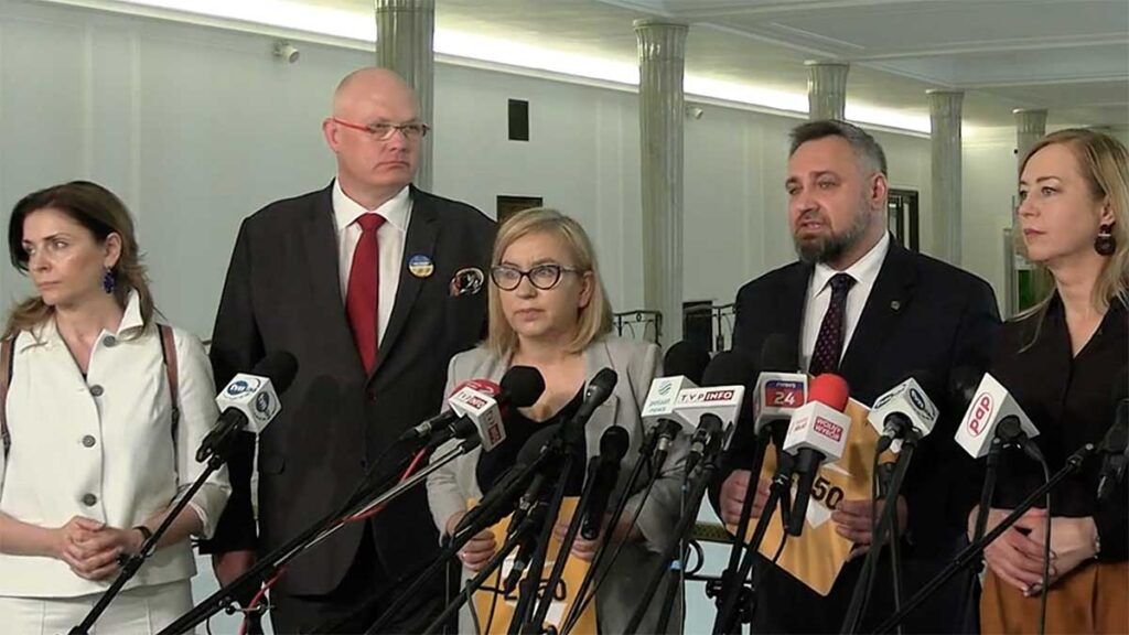 Czy adam glapinski honorowo zlozy rezygnacje kat