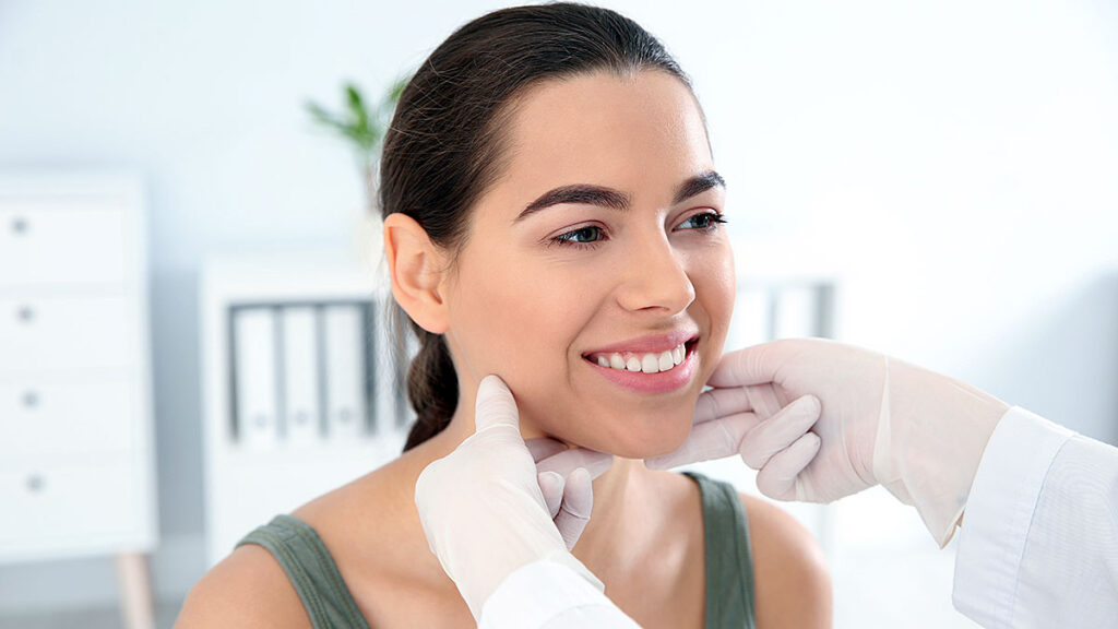 Czy wiesz ze plamy na skorze postarzaja bardziej niz zmarszczki kat