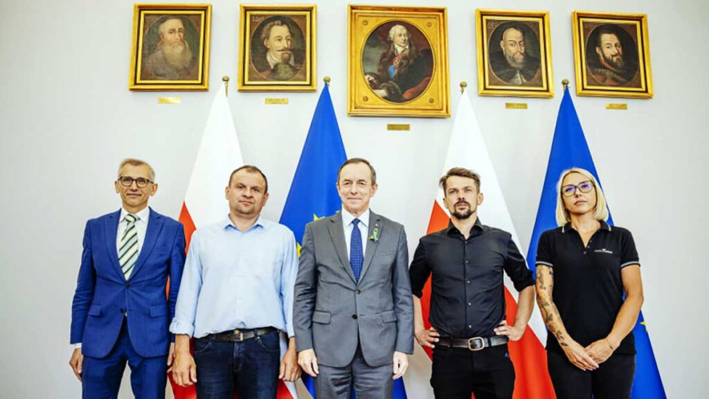 Delegacja protestujacych rolnikow u marszalka senatu rp prof tomasza grodzkiego kat