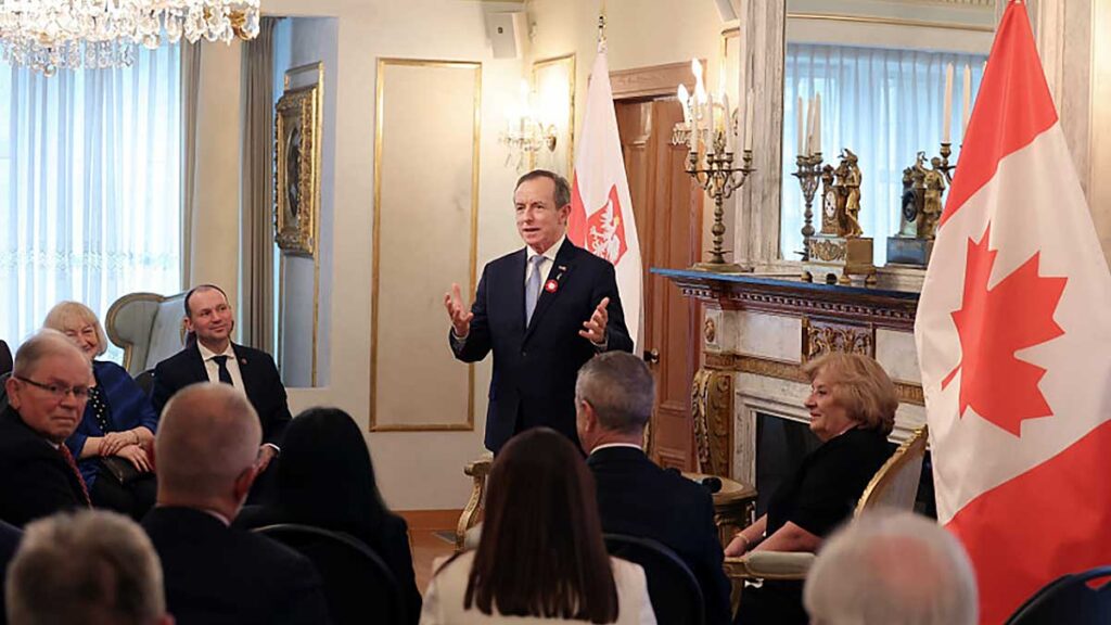 Delegacja senatu rp spotkala sie z kanadyjska polonia kat