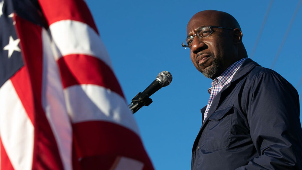 Demokrata raphael warnock wygrywa w georgii kat