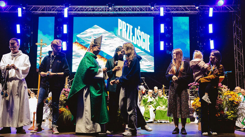 Dinozaur na mecie bloto po uszy i wielkie emocje na trasie legendarnego biegu na festiwalu zycia kat