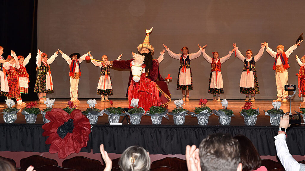 Do kraju tego jubileusz szkoly w lakewood nj i dzieciecego zespolu piesni i tanca maki kat