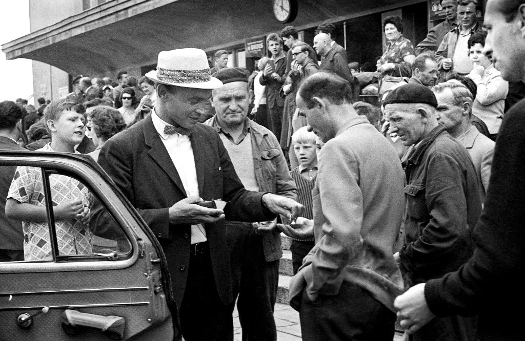 Do pasazerow i marynarzy transatlantyk batory powitania pozegnania kat 15