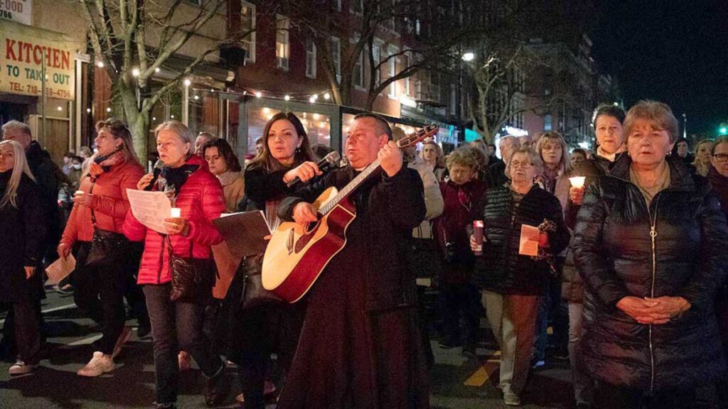 Droga krzyzowa z udzialem polonii na greenpoincie nowy jork zdjecia kat