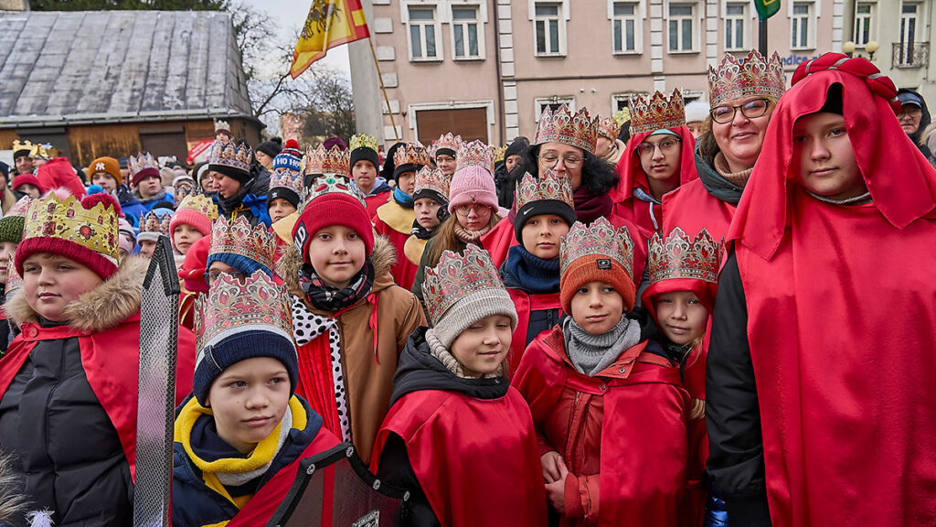 Dwa miliony osob na orszakach trzech kroli w polsce kat