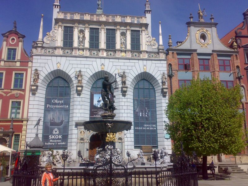 Dwor artusa piekny gmach w srodku gdanska kat 13