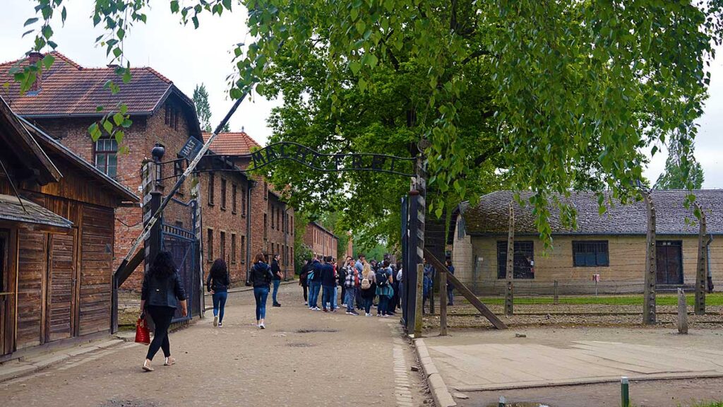 Dziennik polonijny w auschwitz symbolu bestialstwa narodu nad narodami kat