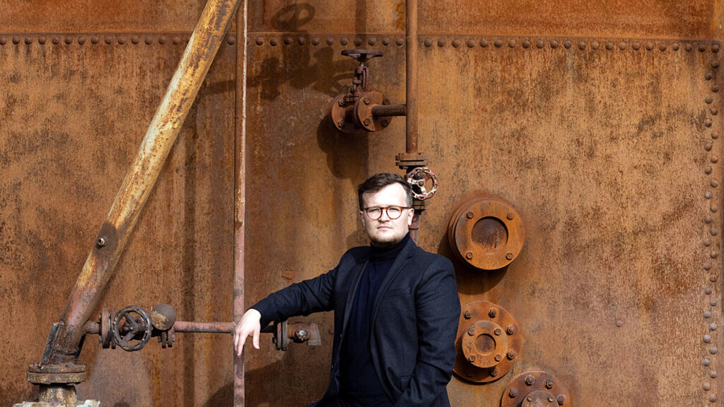 Dzis jest czolowym polskim architektem zaczynal od sprzatania budowy kat