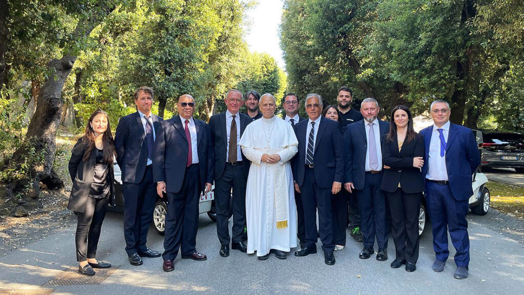 Elektryczne pojazdy przekazane papiezowi na podroze apostolskie kat