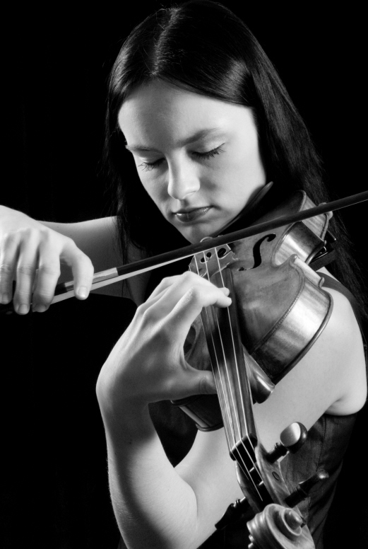 Emerging polish violinist kinga augustyn in carnegie hall recital debut kat 50