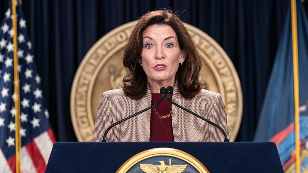 Gubernator kathy hochul nowy jork jest gotowy na przyjecie ukrainskich uchodzcow kat