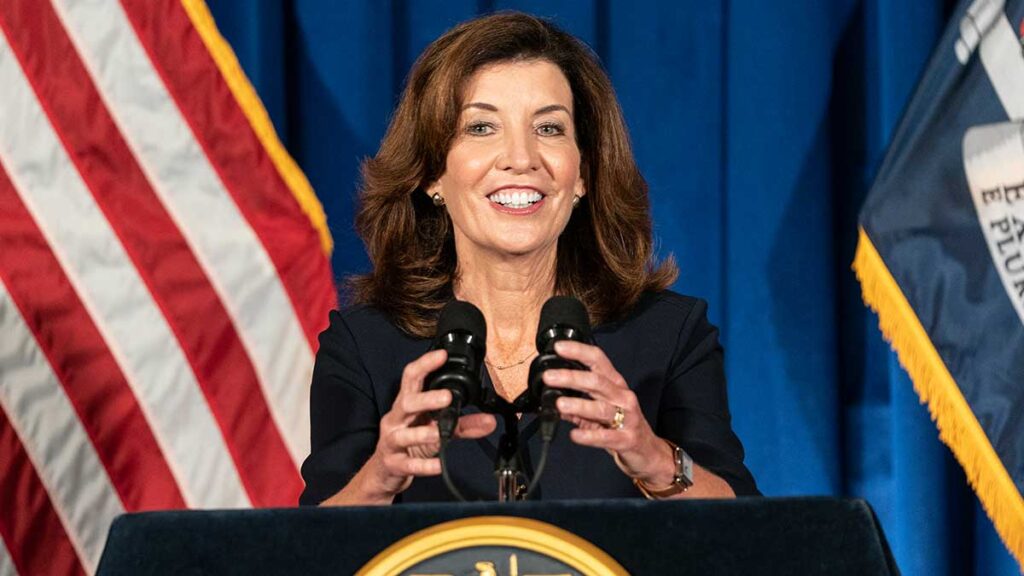 Gubernator ny kathy hochul o bezpiecznym powrocie dzieci do szkol kat