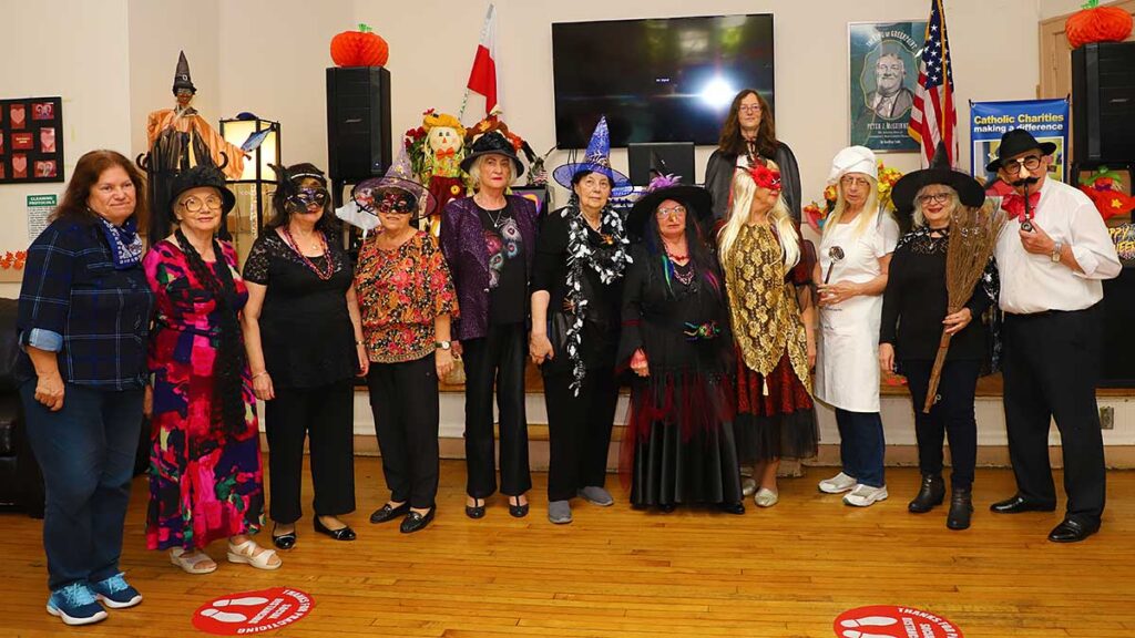 Halloween w centrum seniora ccns pete mcguinness na greenpoincie kat