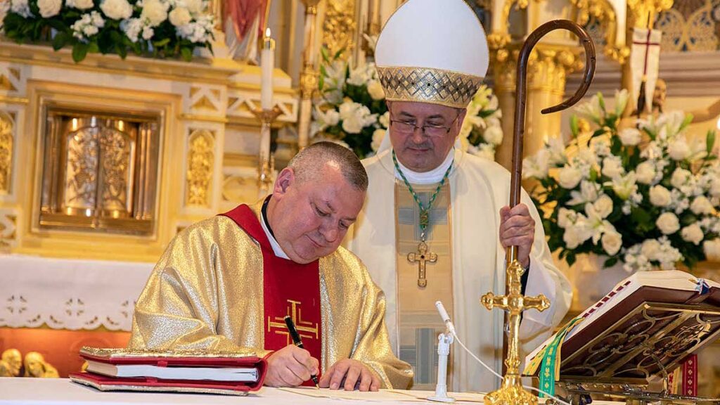 Instalacja ks proboszcza grzegorza markulaka c m w kosciele sw stanislawa kostki w nowym jorku kat