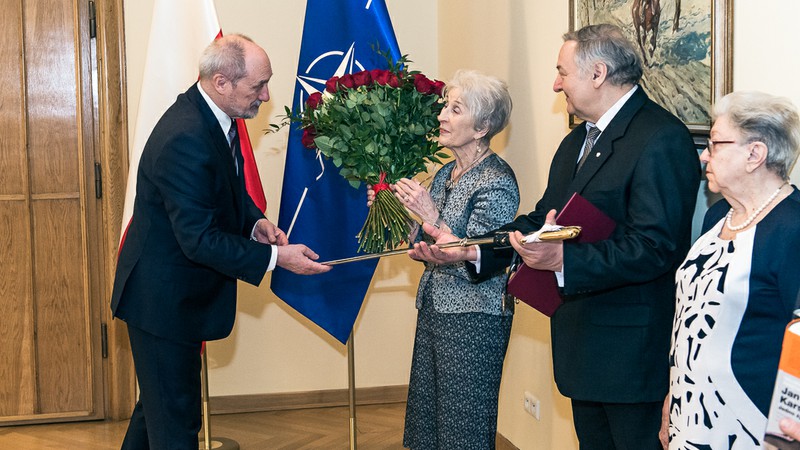 Insygnia generalskie jana karskiego wreczone rodzinie bohatera kat 25