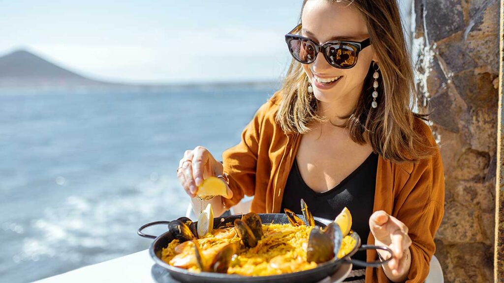 Jak polacy jedza w czasie urlopu nowy raport o odzywianiu sie na wakacjach kat