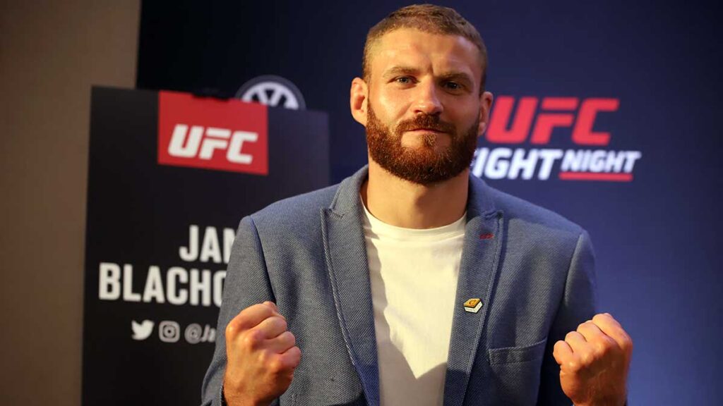 Jan blachowicz continues fairy tale journey with comprehensive victory over israel adesanya kat
