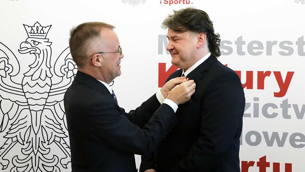 Janusz jaroslawski uhonorowany medalem gloria artis kat