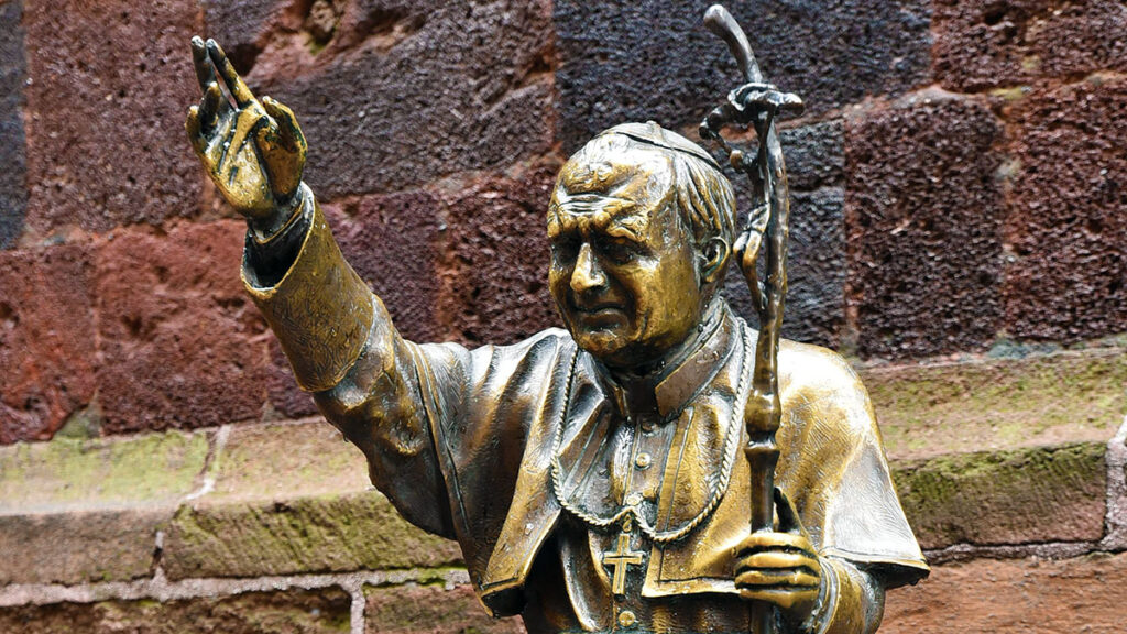 Klucz do serca i pomnik z kluczy 45 lat temu jan pawel ii odbyl pierwsza pielgrzymke zagraniczna kat