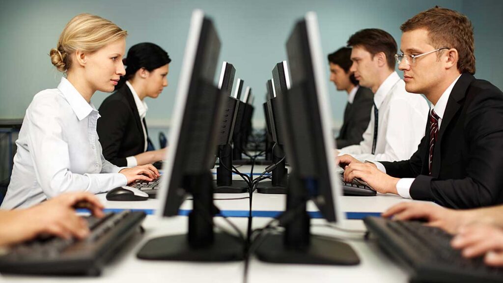 Kobieta na rynku pracy w ktorych branzach znajduje zatrudnienie kat