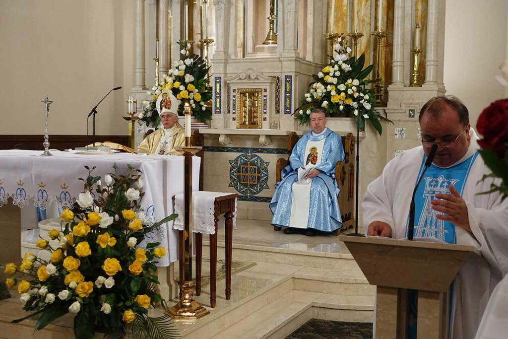 Koronacja ikony matki bozej czestochowskiej w kosciele st mary of the lake lakewood nj kat 20