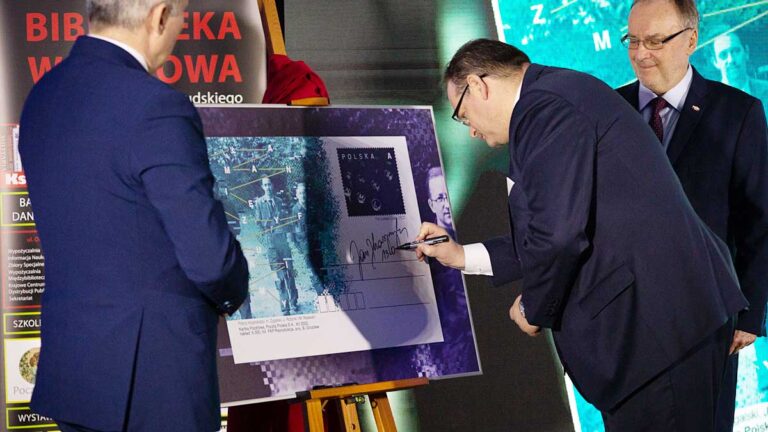 Legendy polskiej kryptologii uhonorowane na kartce pocztowej kat