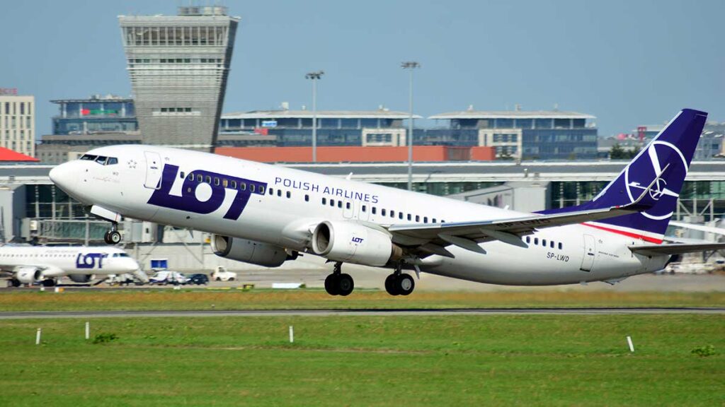 Lot powraca stopniowo do regularnych rejsow kat