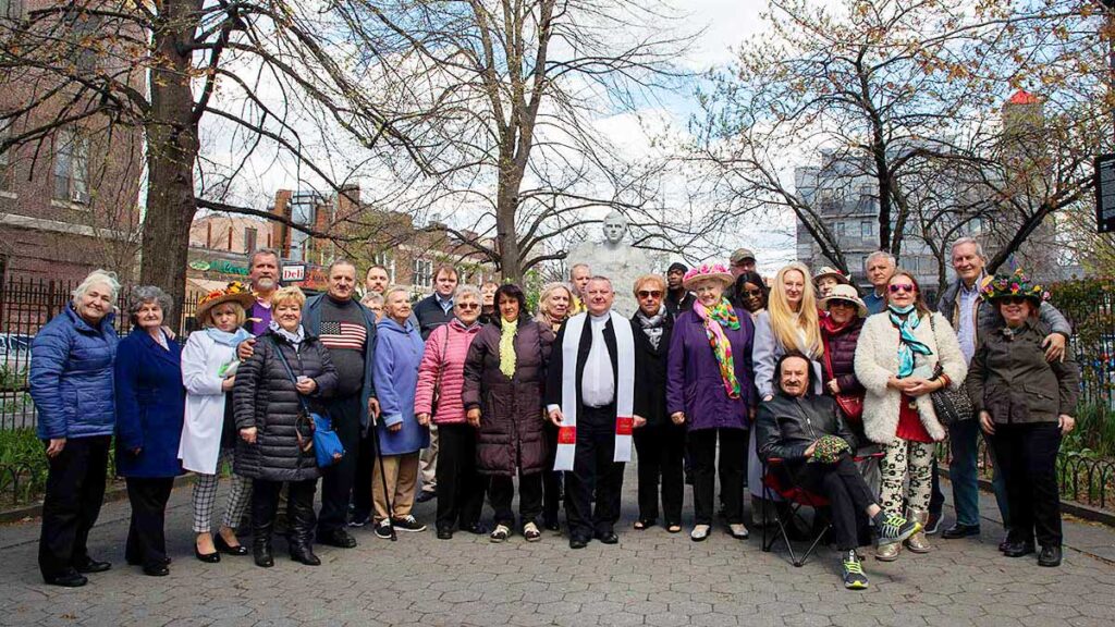 Lunch wielkanocny pod pomnikiem ksiedza j popieluszki kat