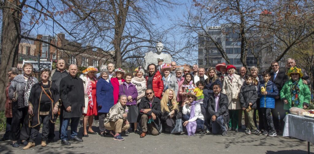 Lunch wielkanocny pod pomnikiem ksiedza jerzego popieluszki na greenpoincie kat