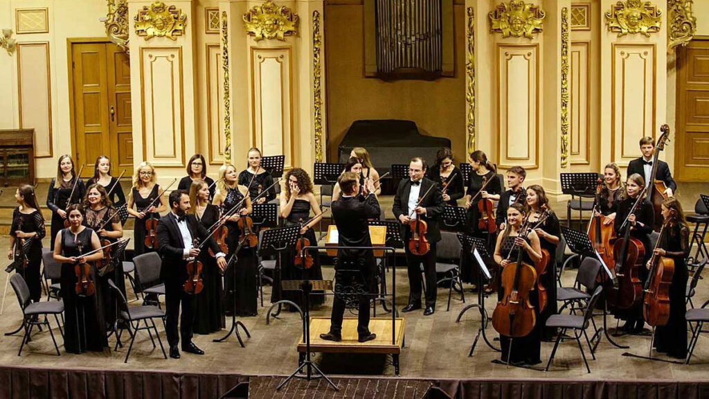 Lviv national philharmonic orchestra of ukraine at lehman center in new york kat